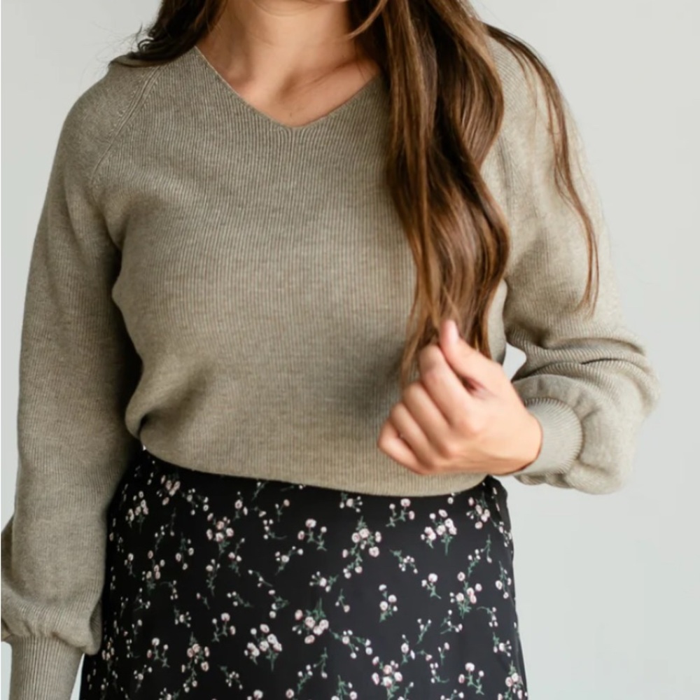 Inherit Co Essential V-Neck Balloon Sleeve Sweater